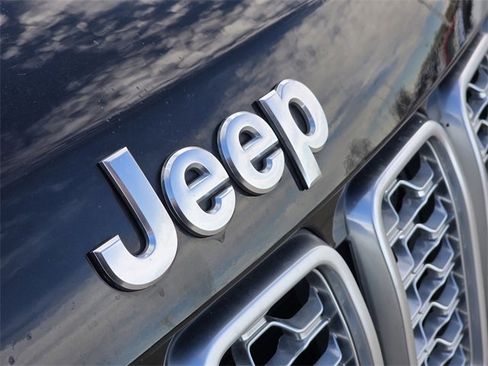 Used 2018 Jeep Grand Cherokee Summit image 7