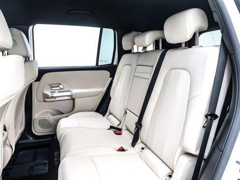 Certified 2025 Mercedes-Benz GLB 250 image 10