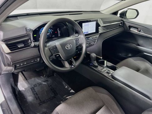 Used 2025 Toyota Camry LE FWD image 9