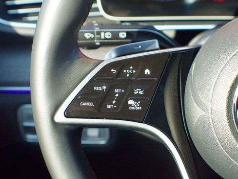 Used 2025 Mercedes-Benz GLE 350 4MATIC w/ 3rd Row Seat Package image 22