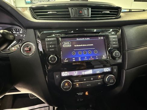 Used 2020 Nissan Rogue SV image 17