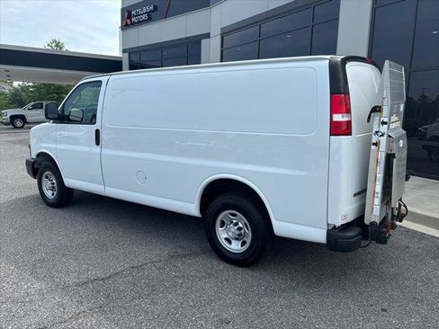 Used 2020 Chevrolet Express 3500 w/ Driver Convenience Package RWD image 6