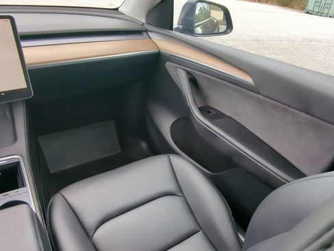 Used 2023 Tesla Model Y Long Range image 15