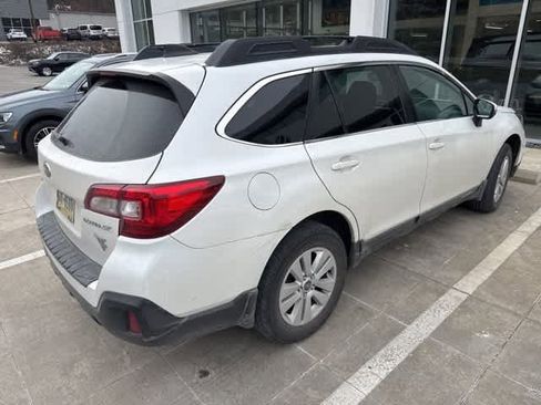 Used 2018 Subaru Outback 2.5i Premium image 6