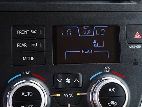 Used 2019 Toyota Sienna LE image 36