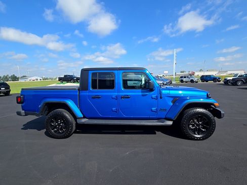 Used 2022 Jeep Gladiator Sport image 4