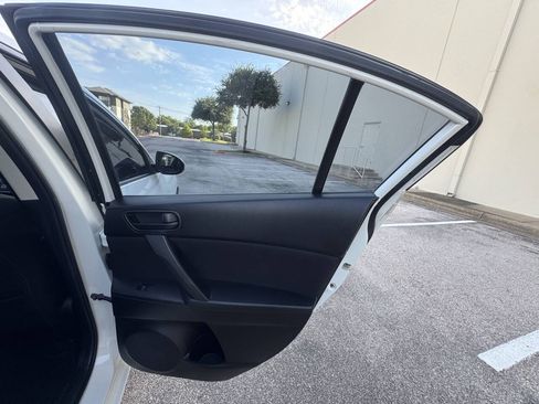 Used 2010 MAZDA MAZDA3 i Sport FWD image 22