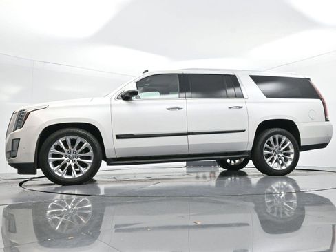 Used 2017 Cadillac Escalade ESV Luxury image 53