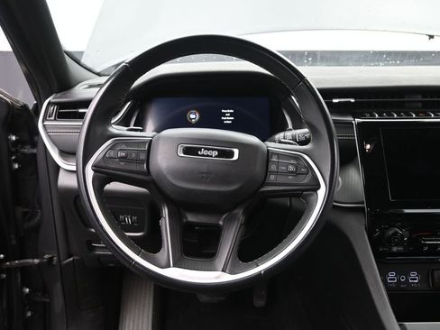 Used 2024 Jeep Grand Cherokee Laredo image 27