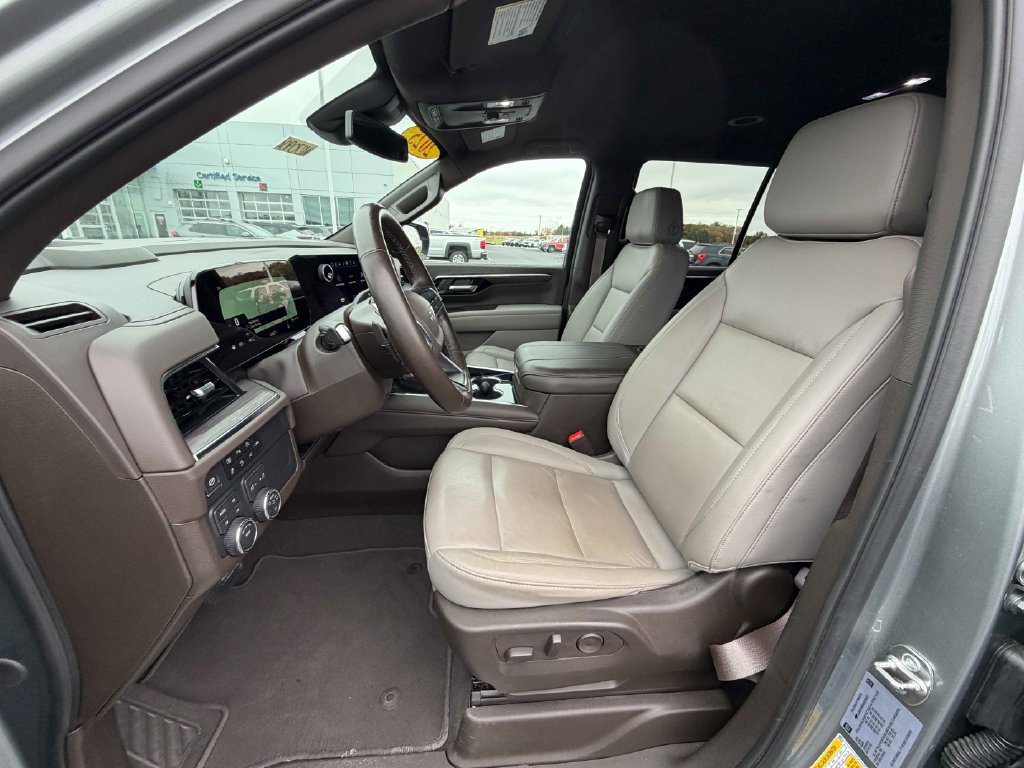 Used 2025 Chevrolet Tahoe Z71 w/ Comfort Package AWD/4WD image 18
