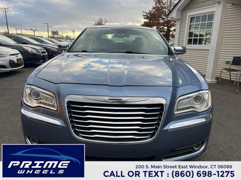 Used 2011 Chrysler 300 Limited image 2