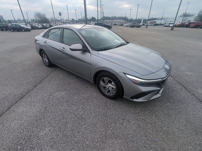 Used 2025 Hyundai Elantra SE