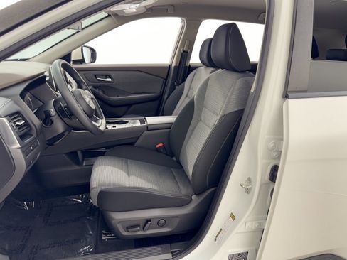 Used 2023 Nissan Rogue SV FWD image 5