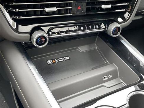 New 2025 Chevrolet Suburban Premier image 20