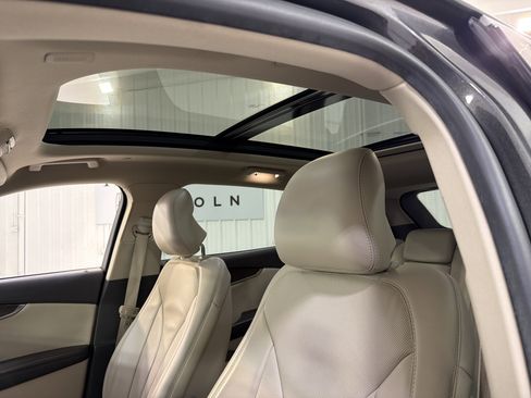 Used 2019 Lincoln Nautilus Reserve image 10