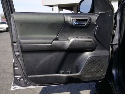 Used 2020 Toyota Tacoma TRD Off-Road w/ Technology Package image 26