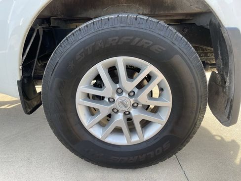 Certified 2021 Nissan Frontier SV image 14