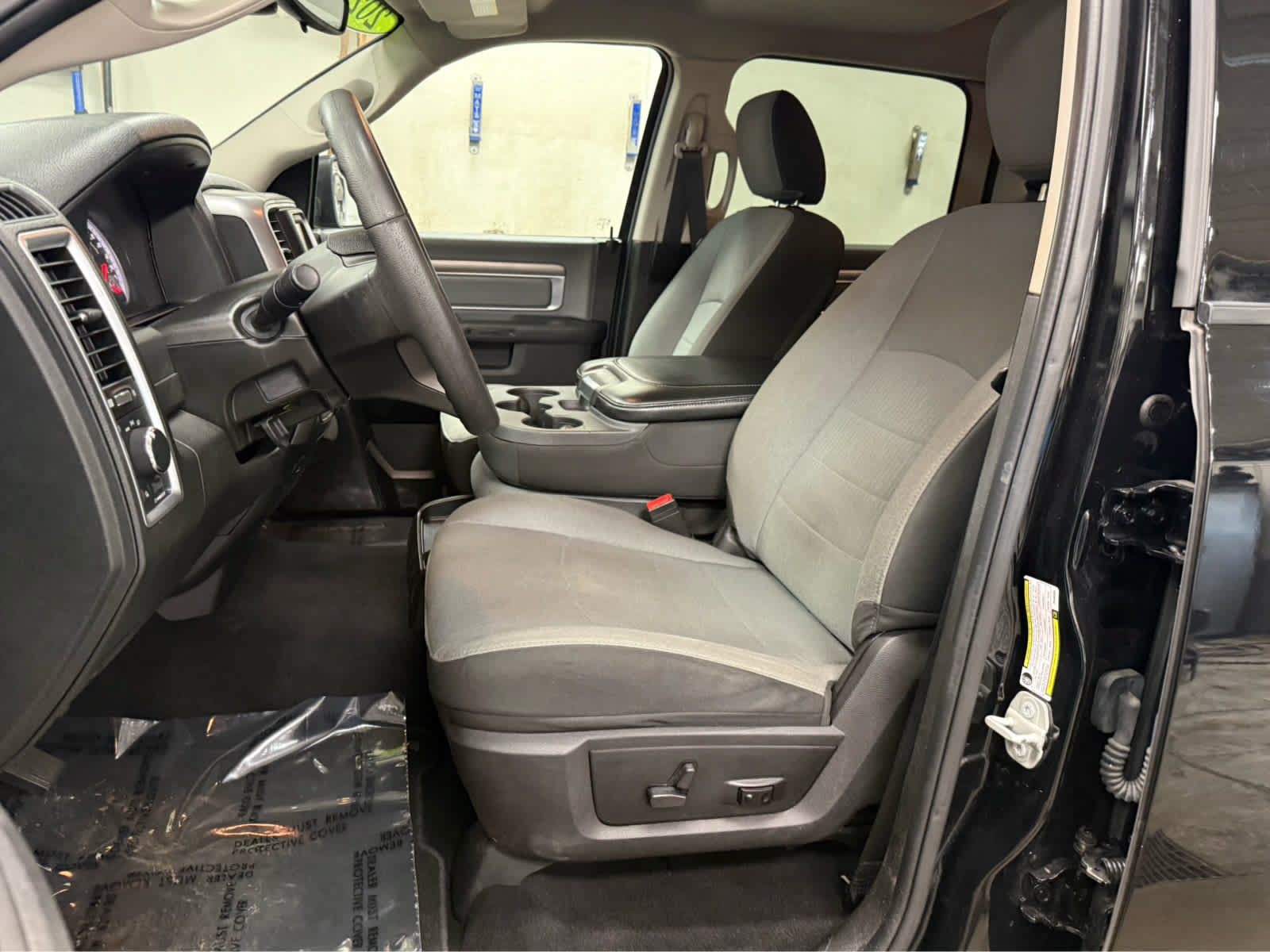 Used 2023 RAM 1500 Classic SLT AWD/4WD image 9