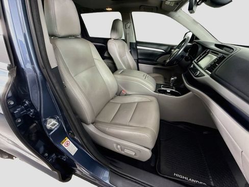 Used 2017 Toyota Highlander XLE FWD image 19