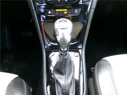 Used 2021 Buick Encore Preferred image 21