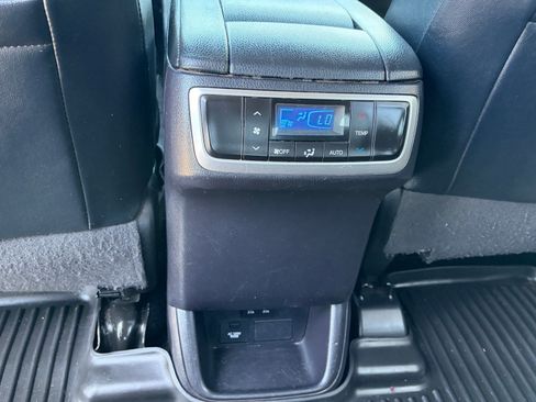 Used 2019 Toyota Highlander XLE FWD image 14