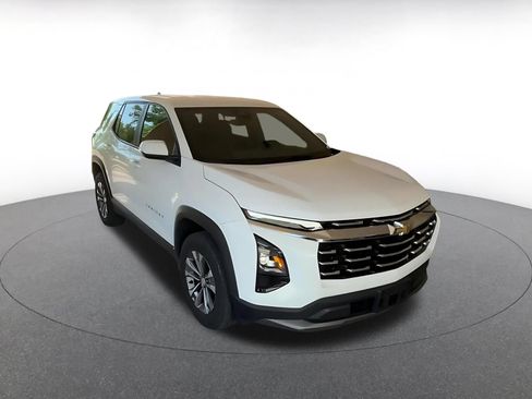 Used 2025 Chevrolet Equinox LT FWD image 3