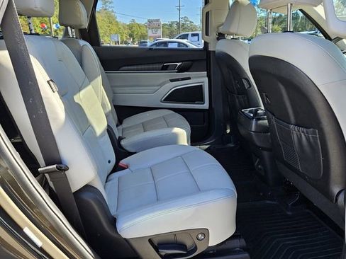 Used 2023 Kia Telluride EX w/ EX Captain's Chair Package image 14