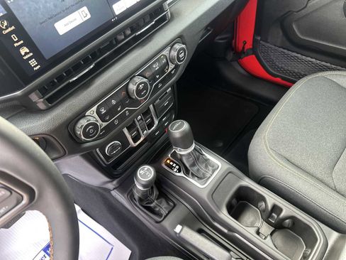 Used 2024 Jeep Gladiator Sport image 20
