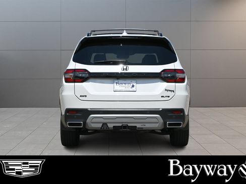Used 2024 Honda Pilot Elite image 7