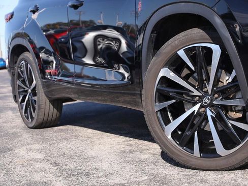 Used 2023 Toyota Highlander L image 3