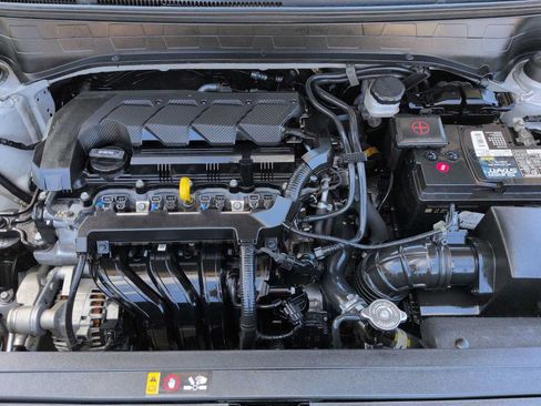 Certified 2021 Hyundai Venue SE FWD image 15