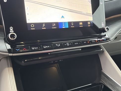 Used 2024 Jeep Wagoneer Series II w/ Flexible Seating Group image 34