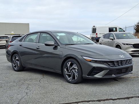 New 2026 Hyundai Elantra Limited image 3