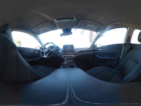 Used 2025 Nissan Altima 2.5 SV FWD image 42