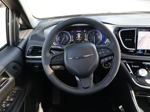 New 2026 Chrysler Pacifica Limited FWD image 14
