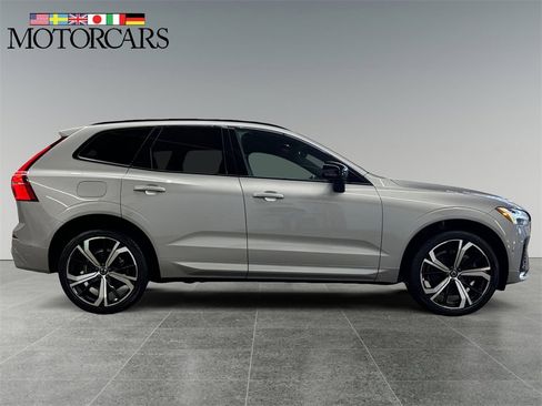 Certified 2022 Volvo XC60 B6 R-Design w/ Advanced Package image 2