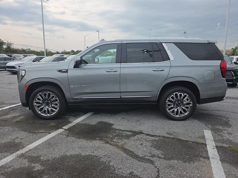 Used 2024 GMC Yukon Denali Ultimate AWD/4WD image 2