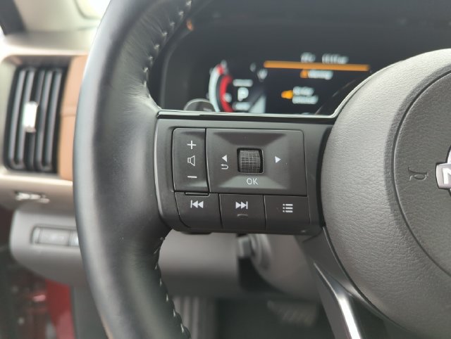 Certified 2025 Nissan Pathfinder Platinum AWD/4WD image 43