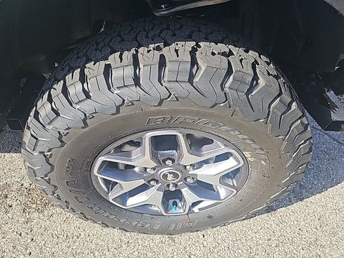 New 2025 Ford Bronco Badlands image 11
