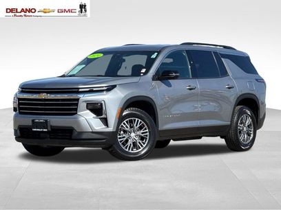Used 2024 Chevrolet Traverse LT