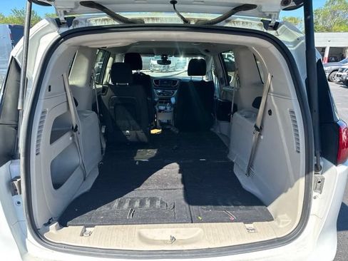 Used 2018 Chrysler Pacifica Touring Plus FWD image 9