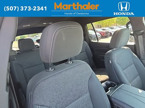 Used 2025 Chevrolet Traverse LT image 20