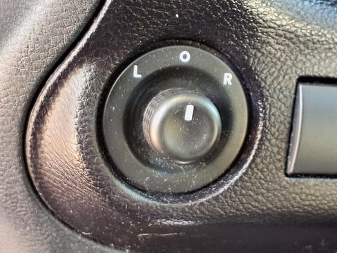 Used 2016 Jeep Wrangler Unlimited Sahara w/ Connectivity Group AWD/4WD image 16