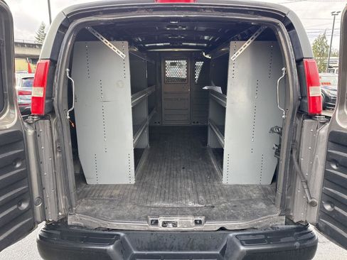Used 2016 Chevrolet Express 2500 image 18