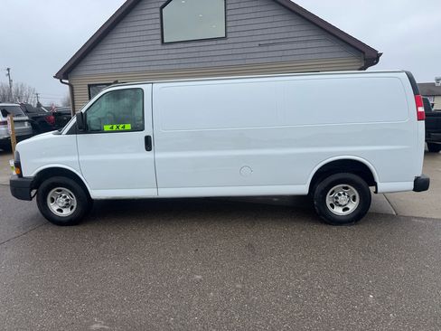Used 2020 Chevrolet Express 2500 Extended image 8