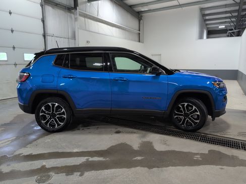 Used 2024 Jeep Compass Limited AWD/4WD image 2