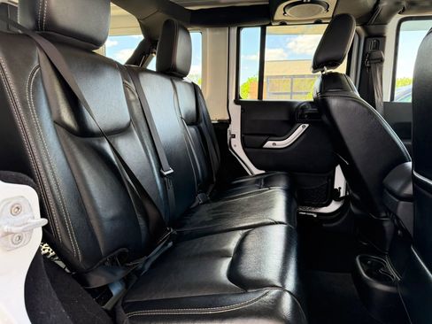Used 2013 Jeep Wrangler Unlimited Sahara w/ Connectivity Group AWD/4WD image 14