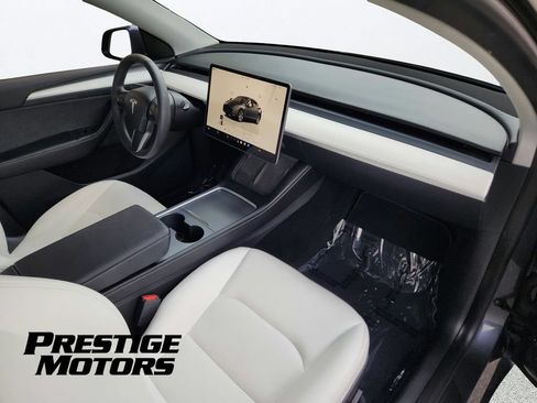 Used 2023 Tesla Model Y Long Range AWD/4WD image 25