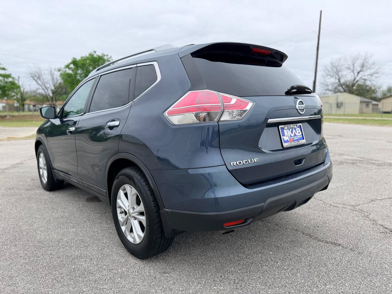 Used 2014 Nissan Rogue SV FWD image 5