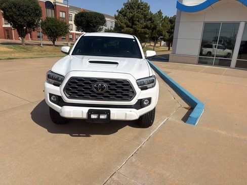 Used 2020 Toyota Tacoma TRD Sport w/ Technology Package AWD/4WD image 5